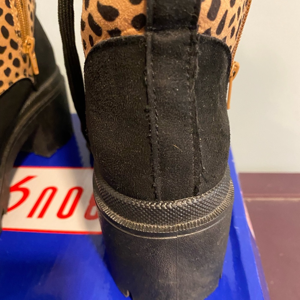 Combat type boots